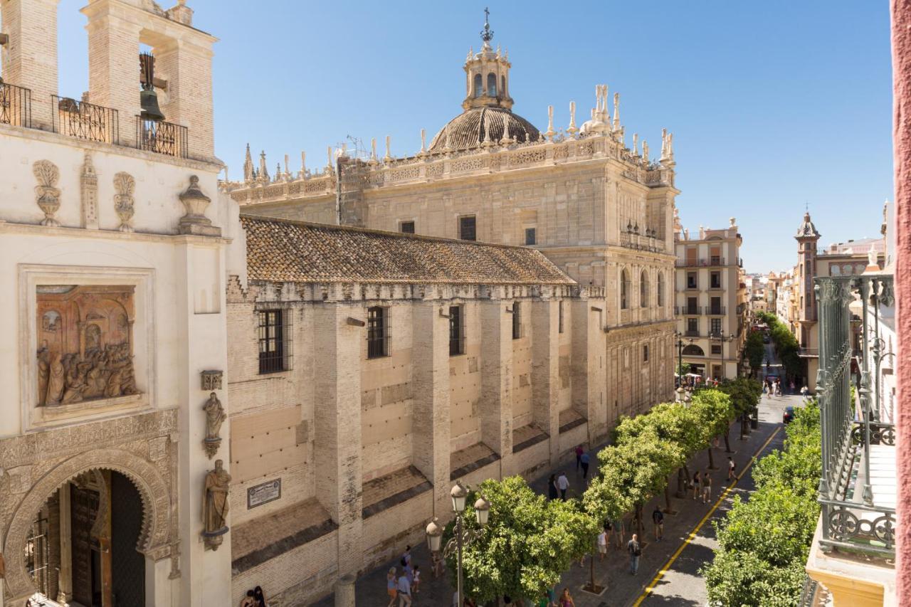 Puerta Catedral Apartments Seville Exterior photo