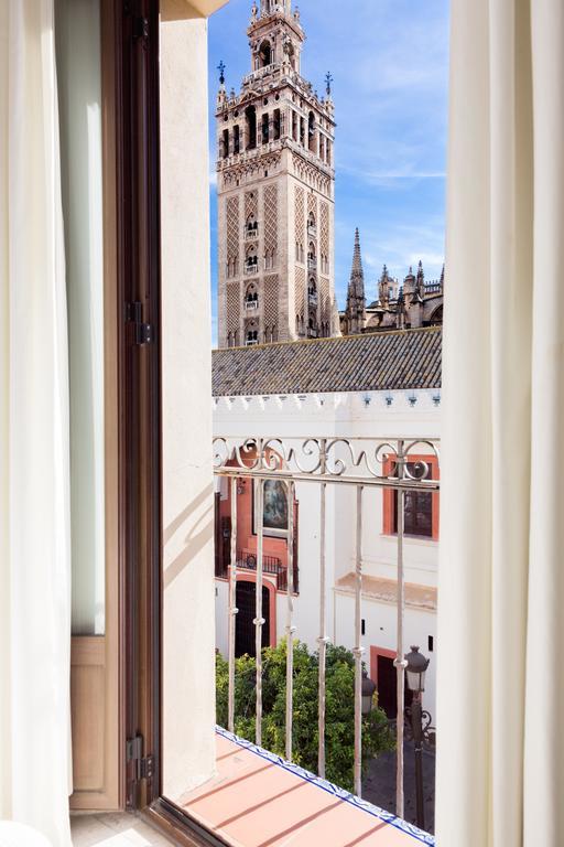 Puerta Catedral Apartments Seville Exterior photo