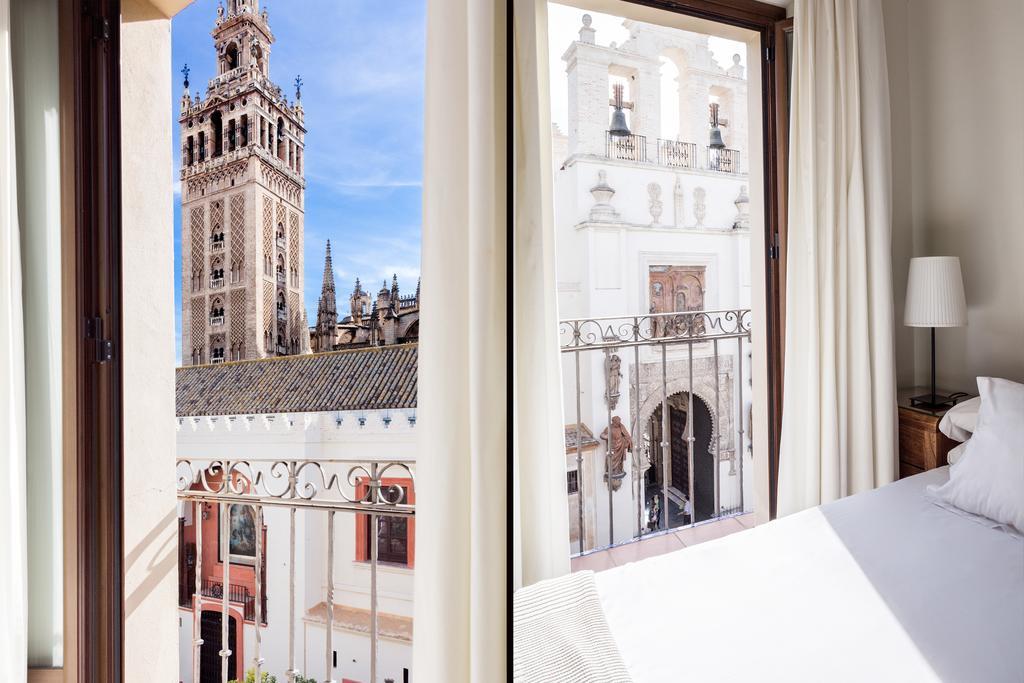 Puerta Catedral Apartments Seville Room photo