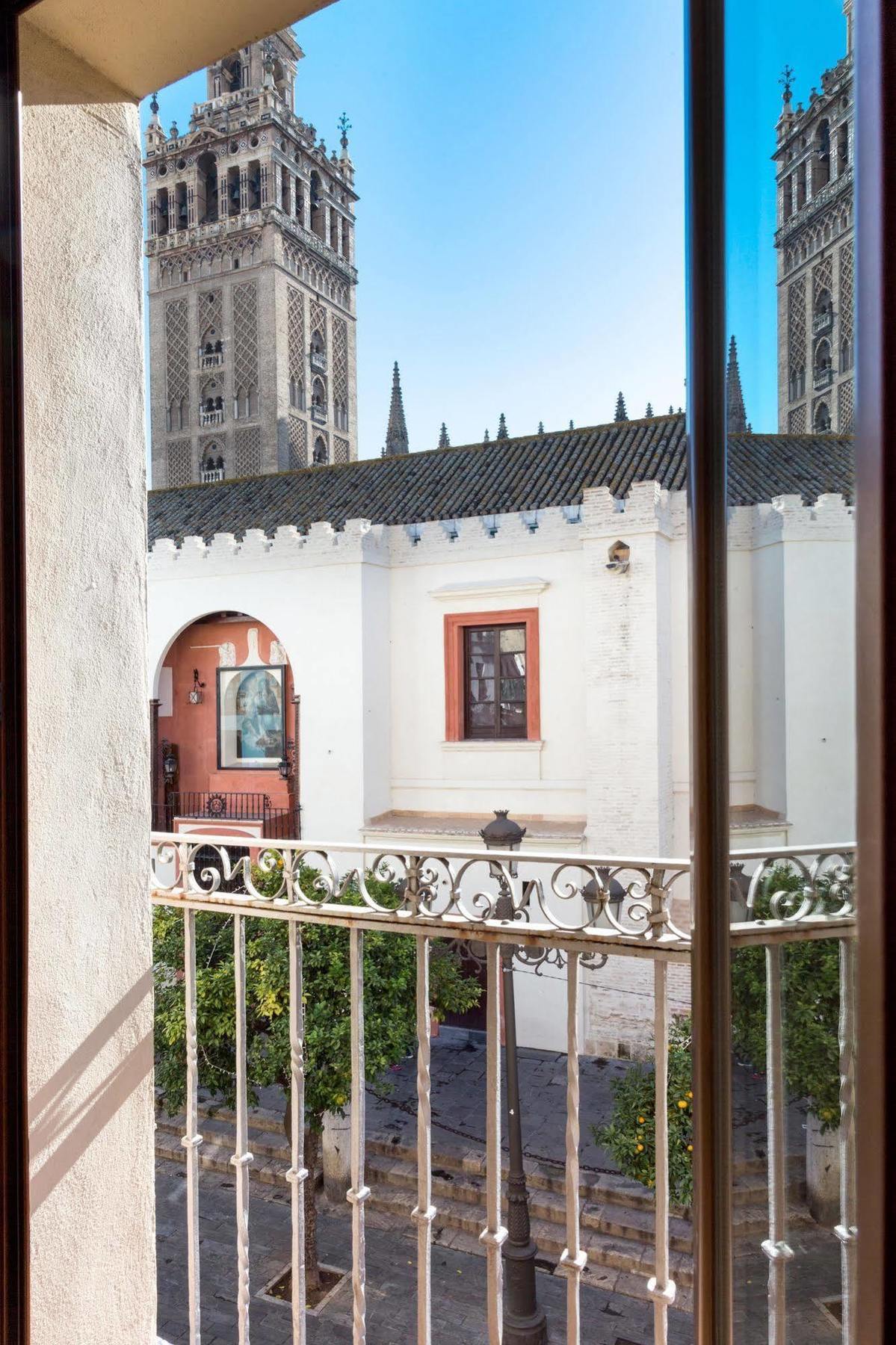 Puerta Catedral Apartments Seville Exterior photo