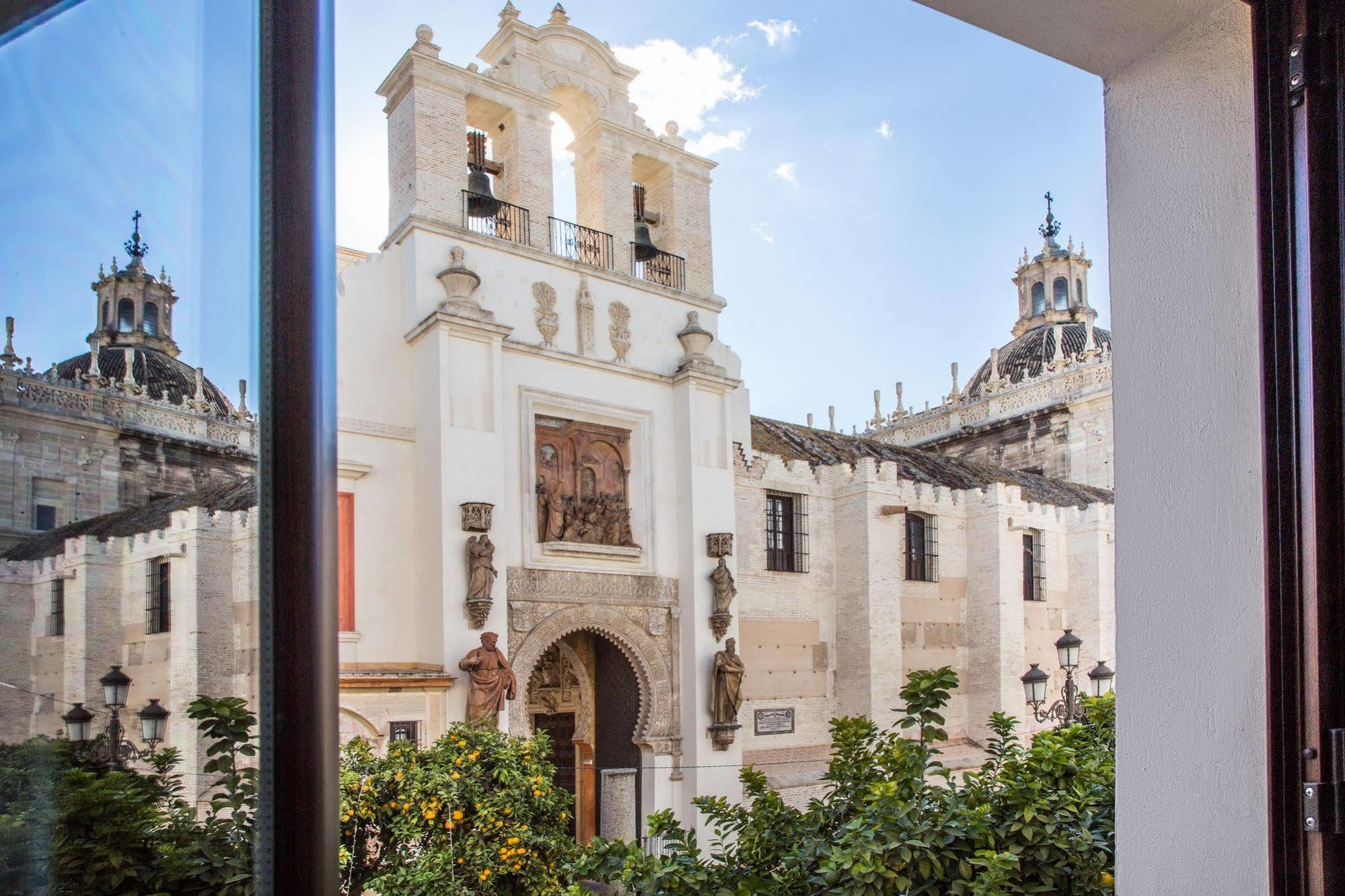 Puerta Catedral Apartments Seville Exterior photo