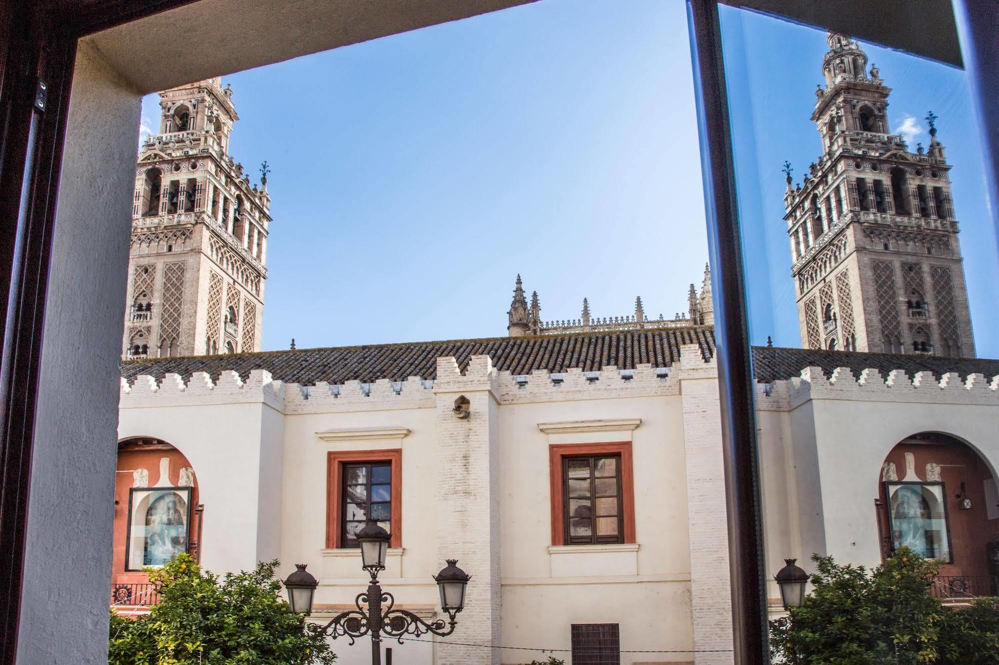 Puerta Catedral Apartments Seville Exterior photo