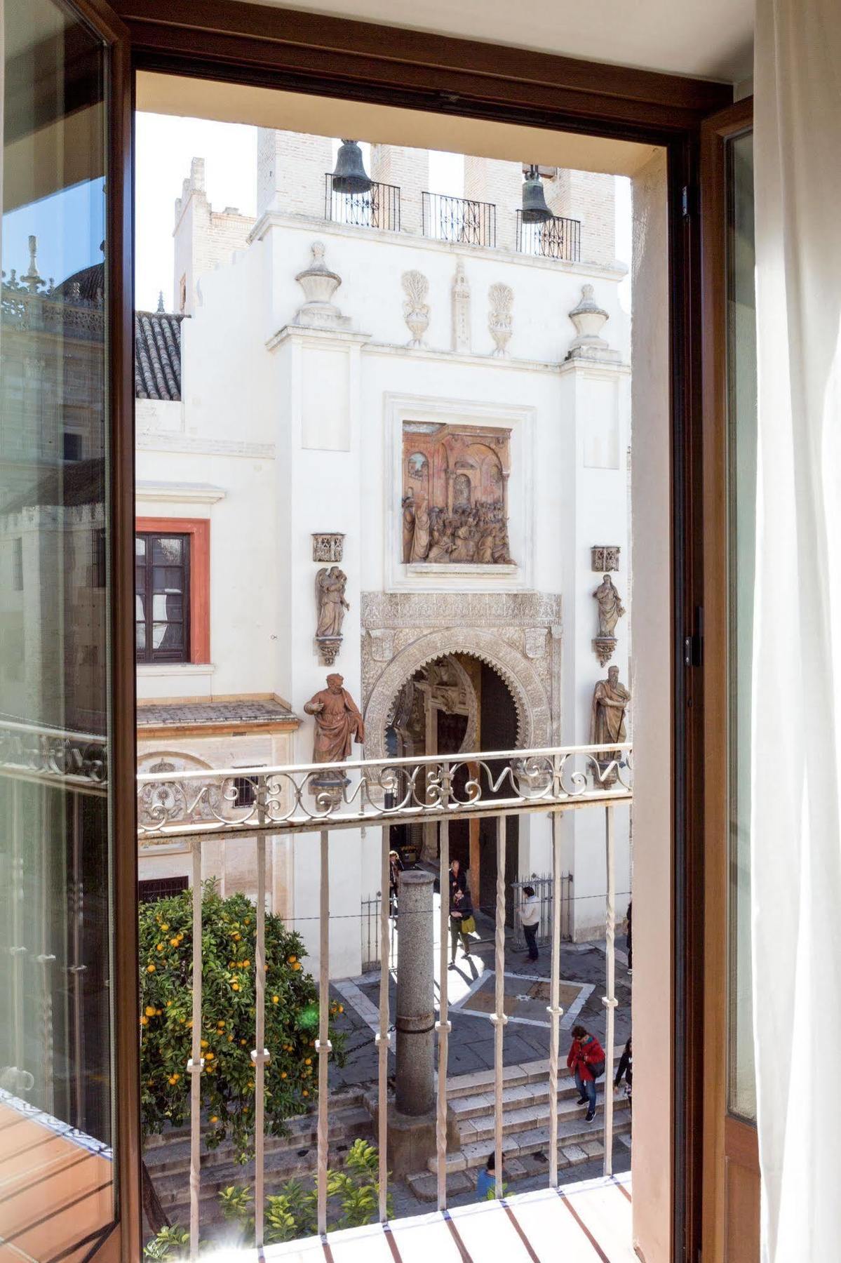 Puerta Catedral Apartments Seville Exterior photo